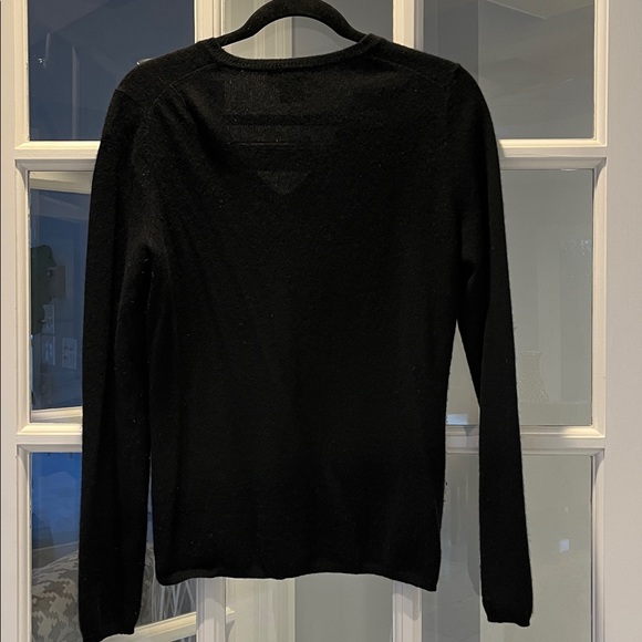 Lord & Taylor Cashmere Black V-Neck Sweater Sz M - Picture 2 of 3